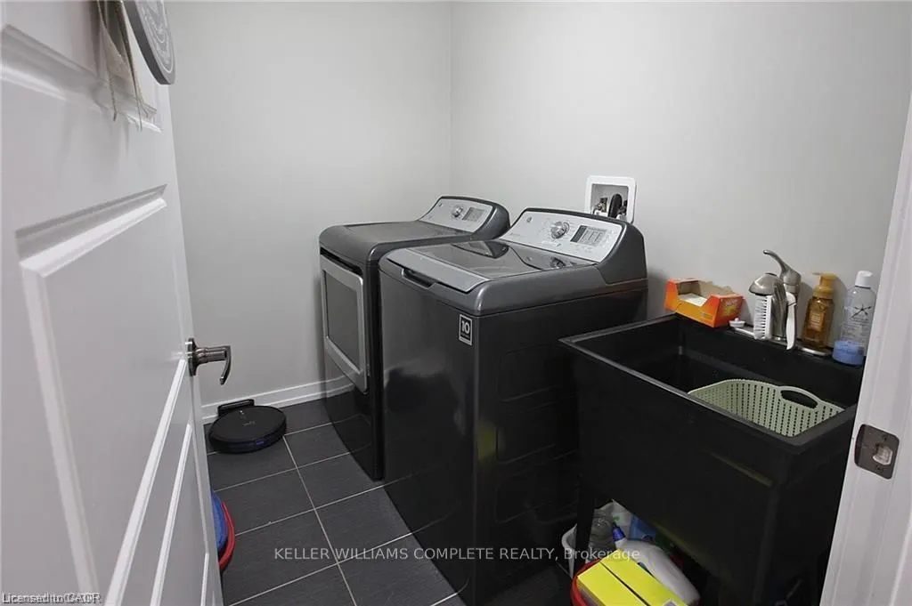 23 SCARLETWOOD Street