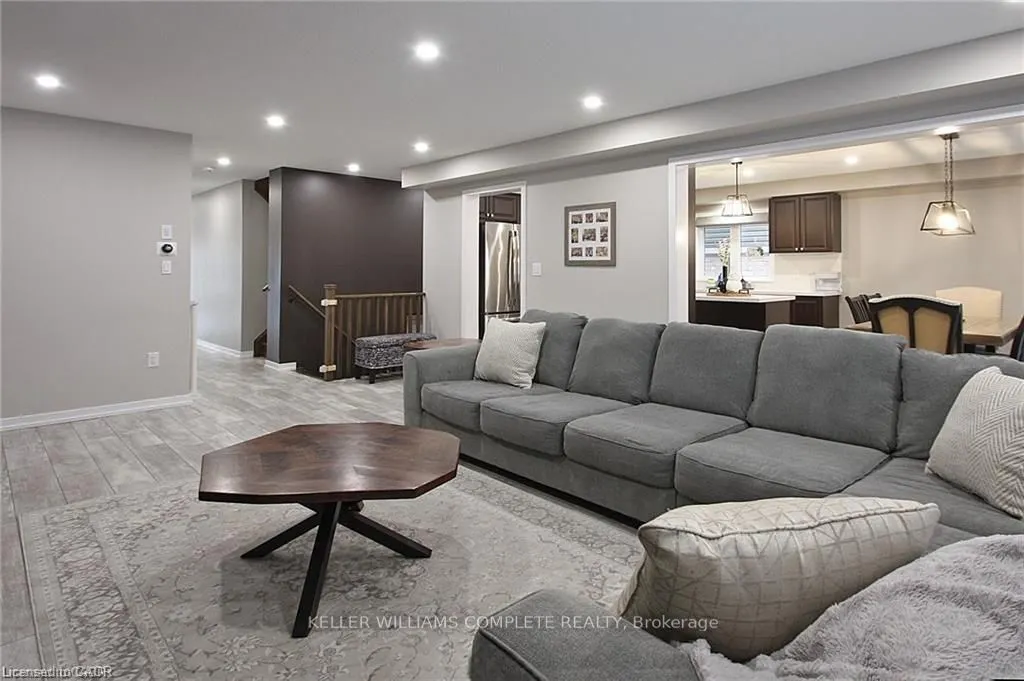 23 SCARLETWOOD Street