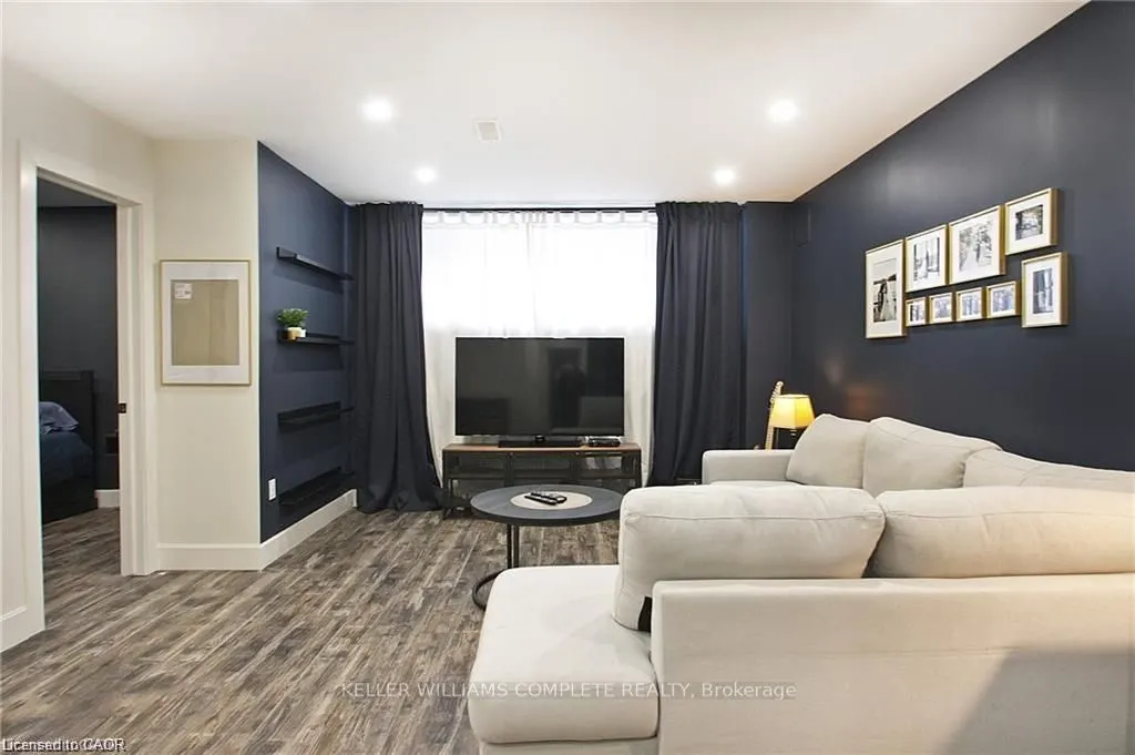 23 SCARLETWOOD Street