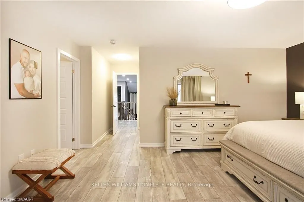 23 SCARLETWOOD Street