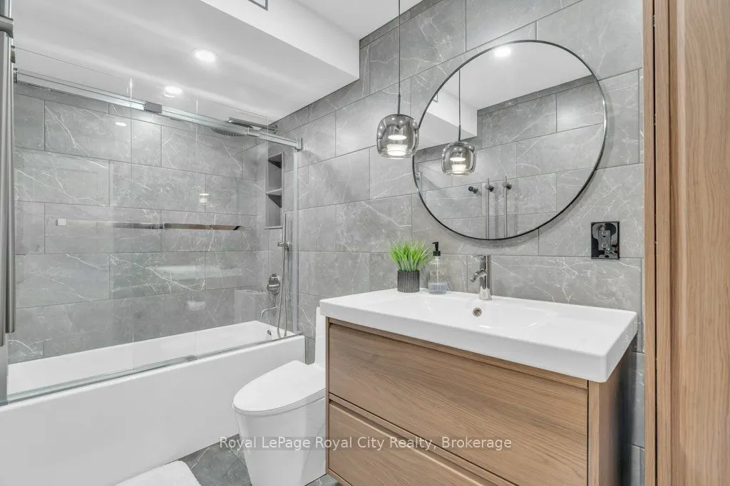 19 Woodlawn Road E, #511