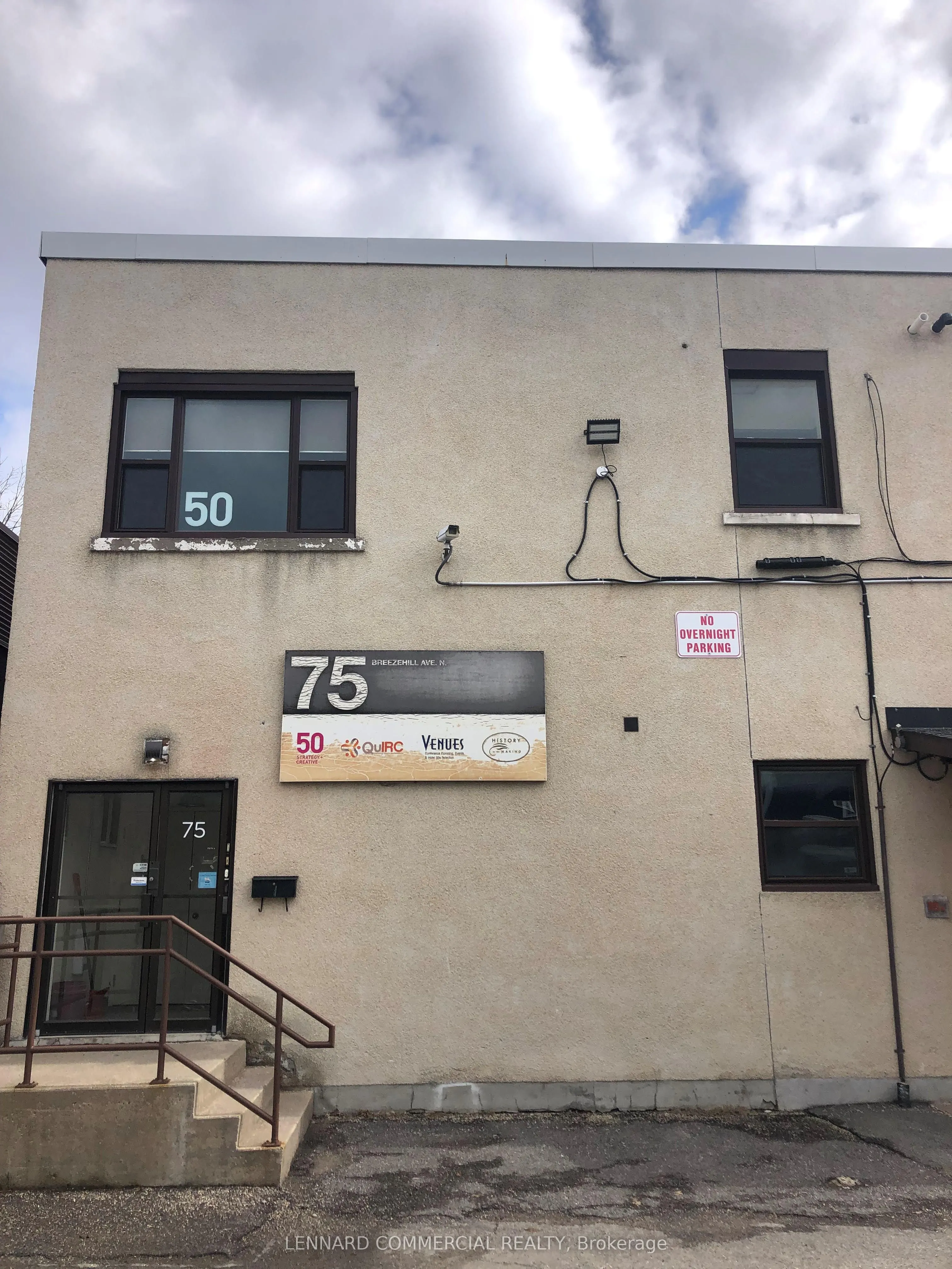 75 BREEZEHILL Avenue N, #B