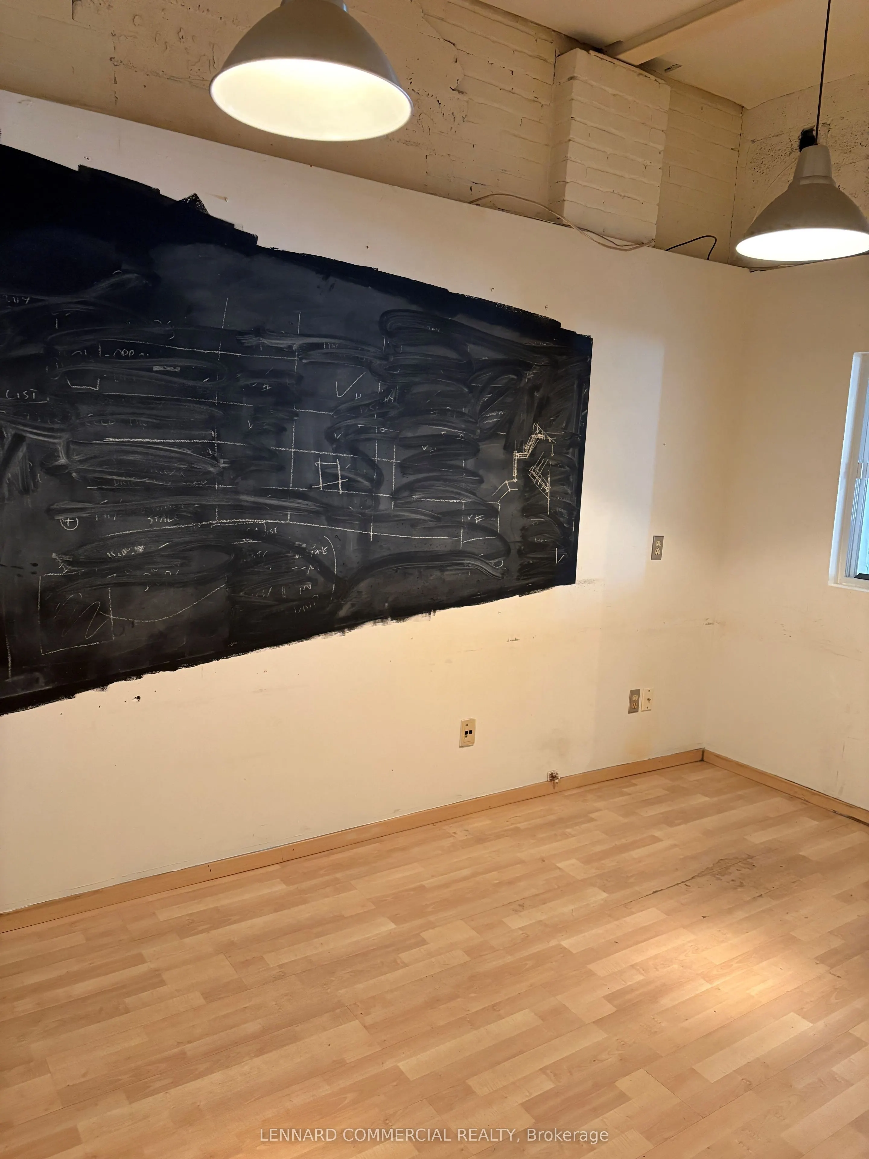 75 BREEZEHILL Avenue N, #B