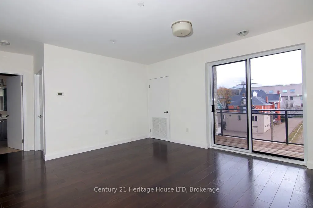 26 Wellington Street, #404