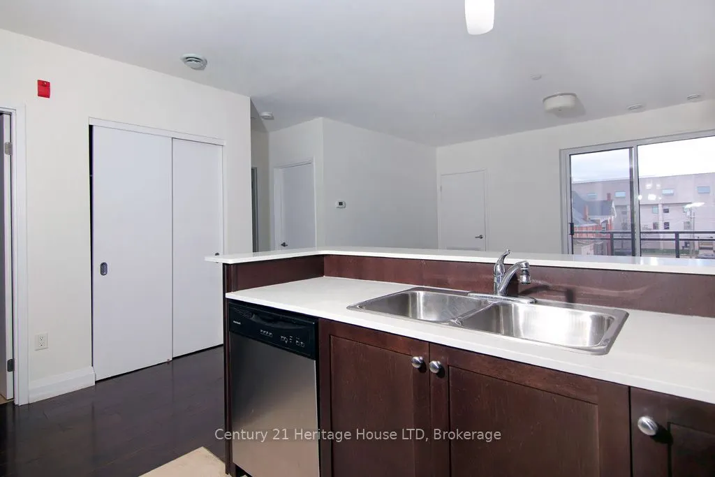 26 Wellington Street, #404