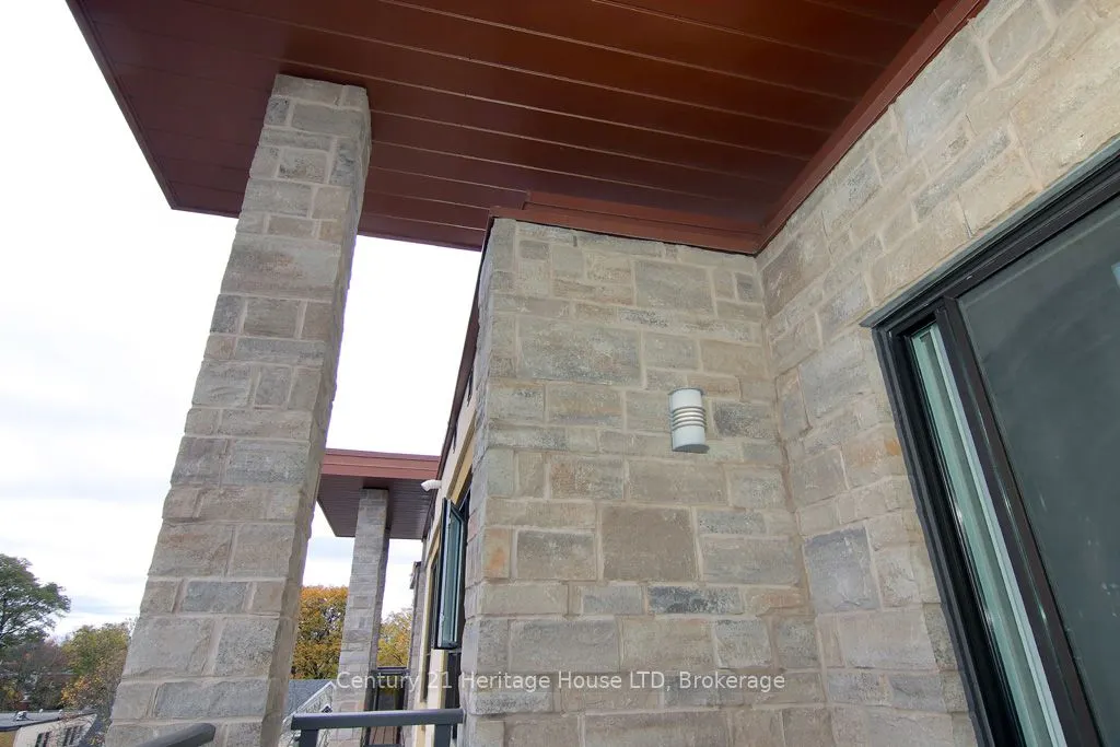 26 Wellington Street, #404