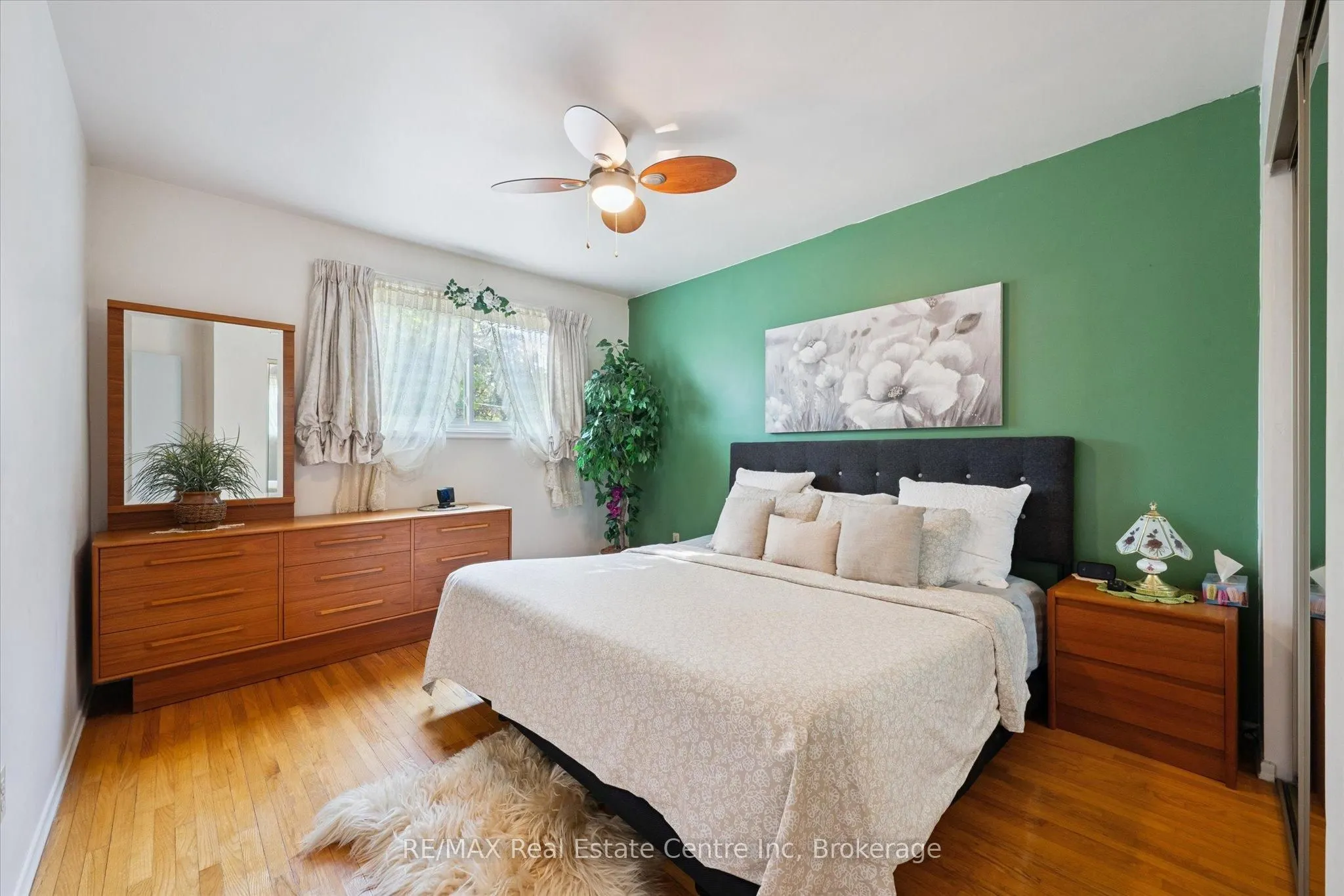 33 Hastings Boulevard