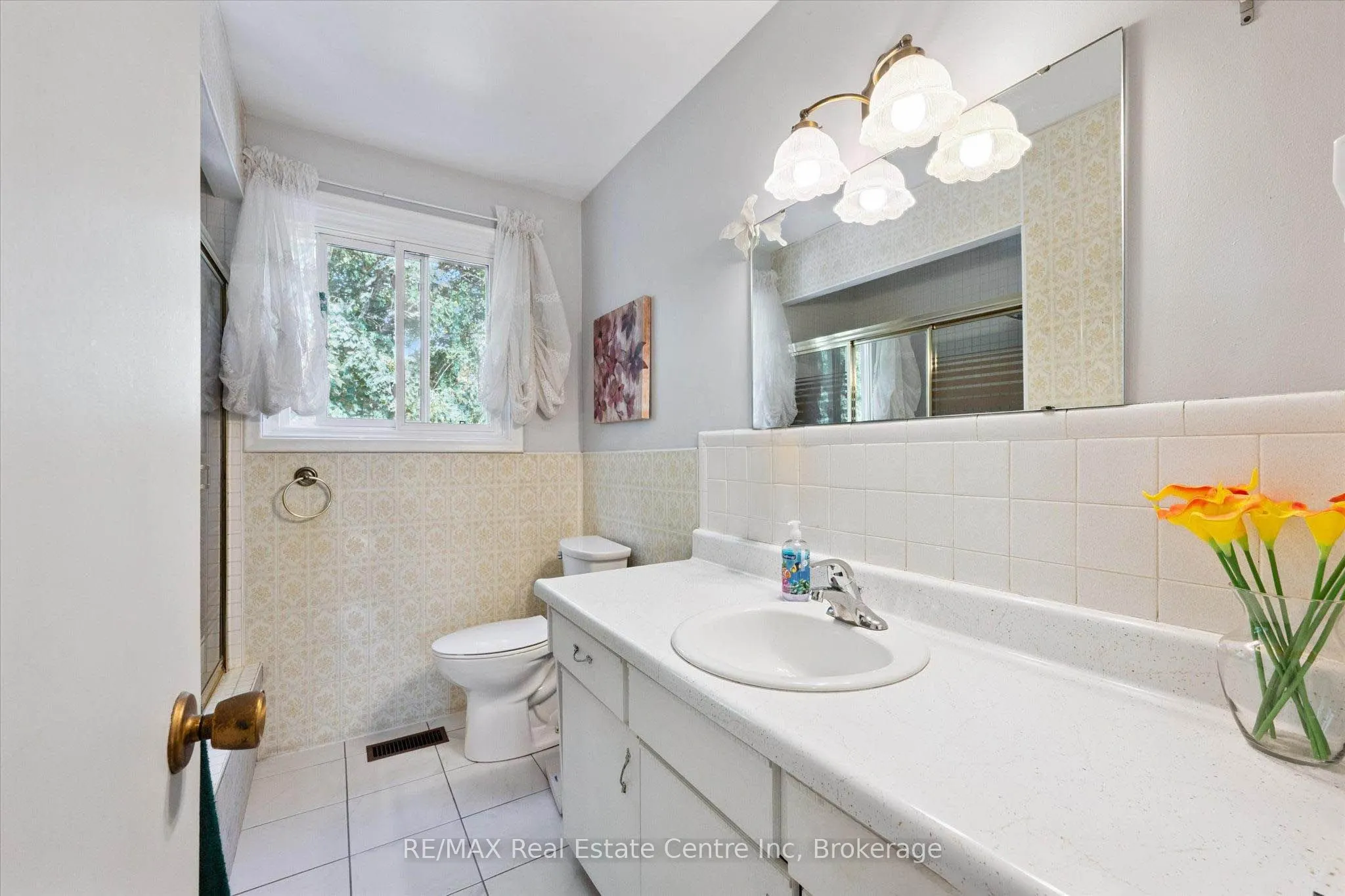 33 Hastings Boulevard