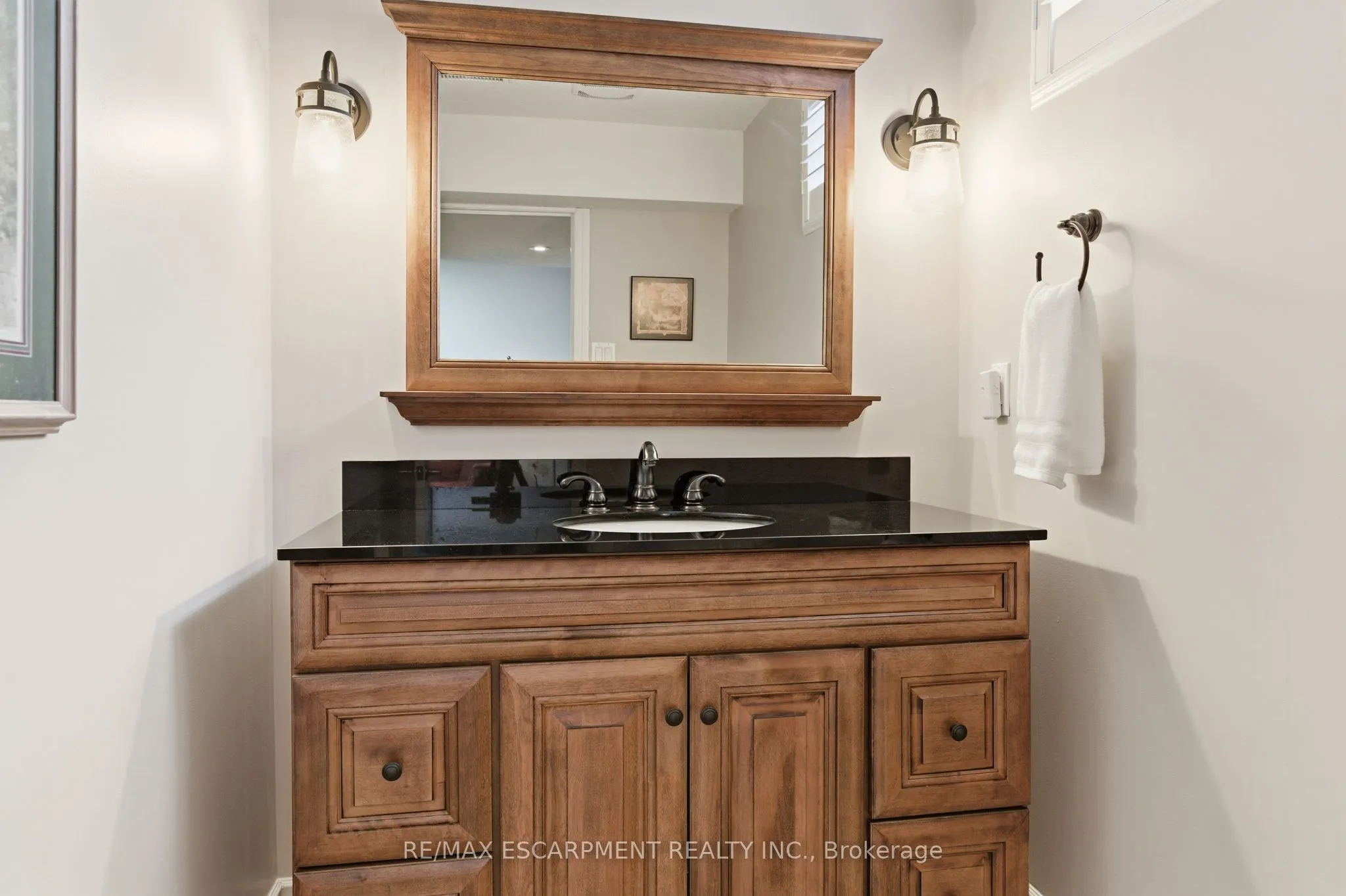 32 Hinrichs Crescent