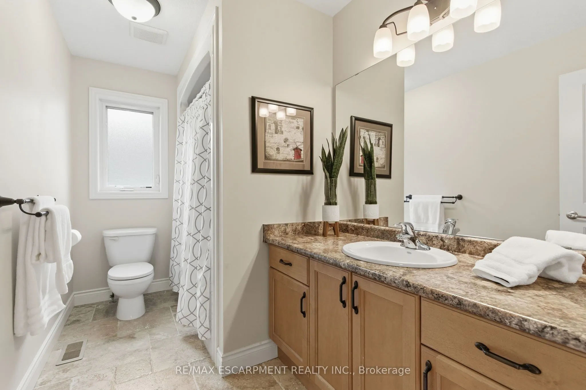 32 Hinrichs Crescent