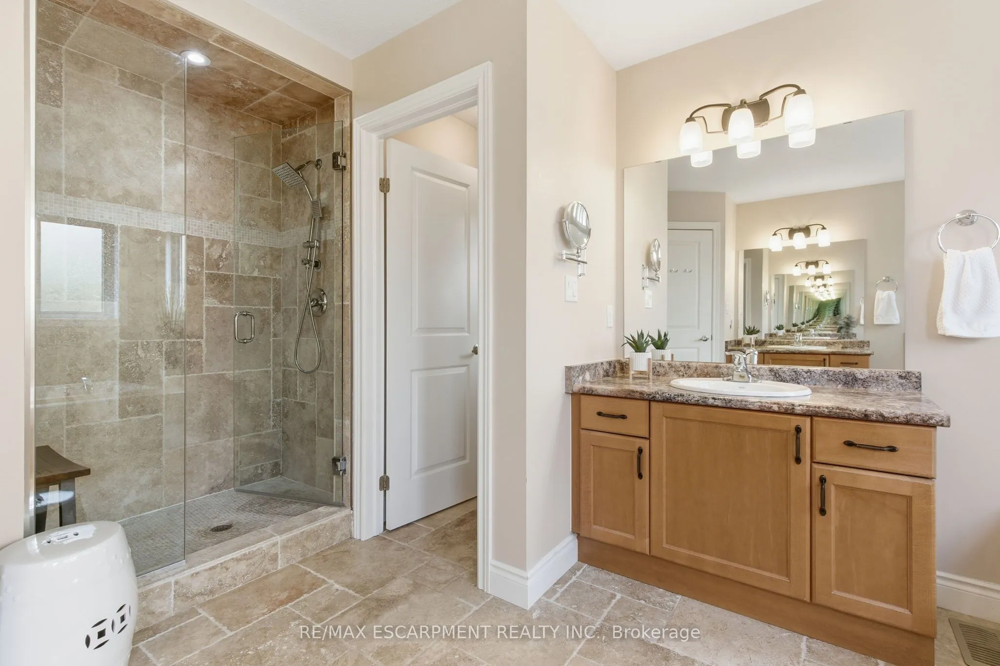 32 Hinrichs Crescent