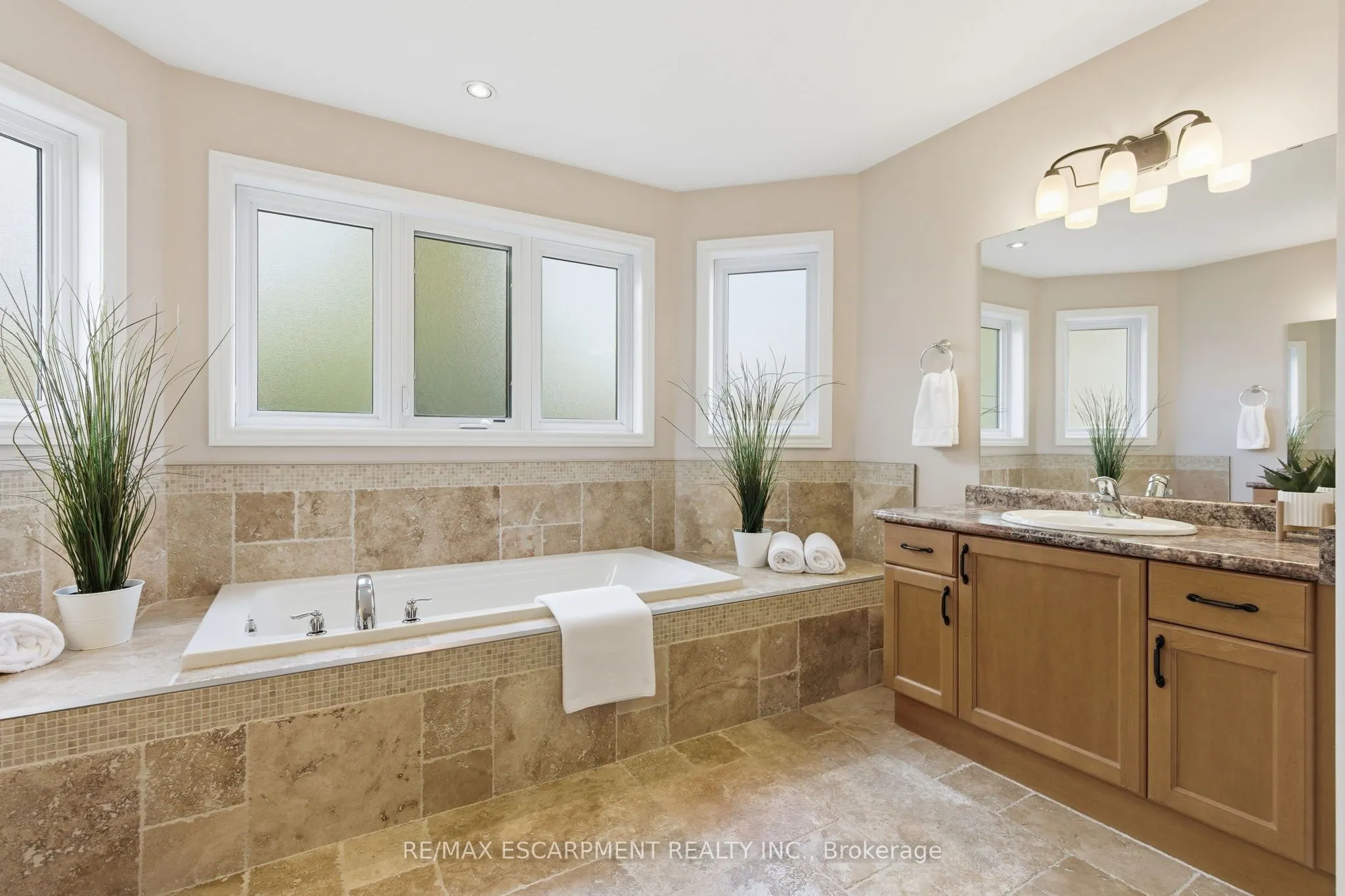 32 Hinrichs Crescent