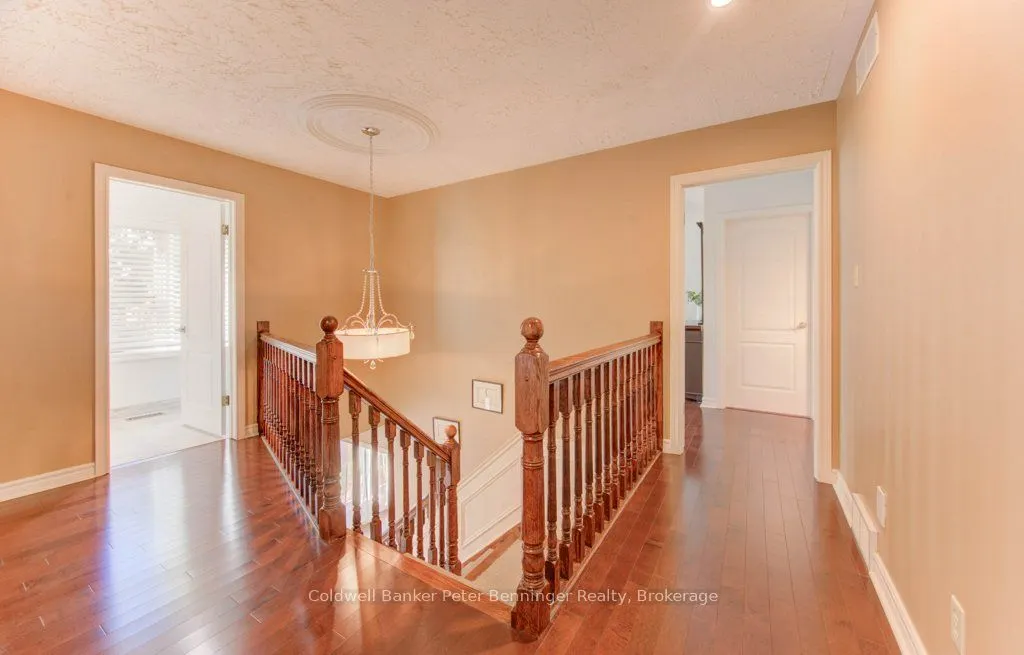 610 Stonebury Crescent