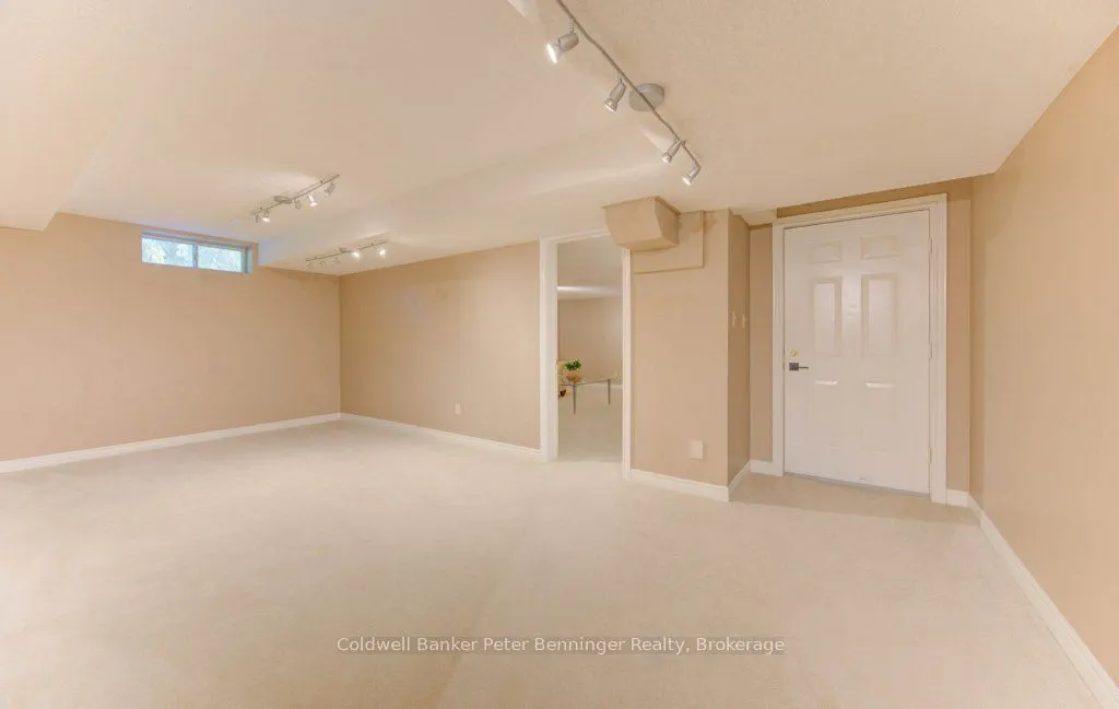 610 Stonebury Crescent