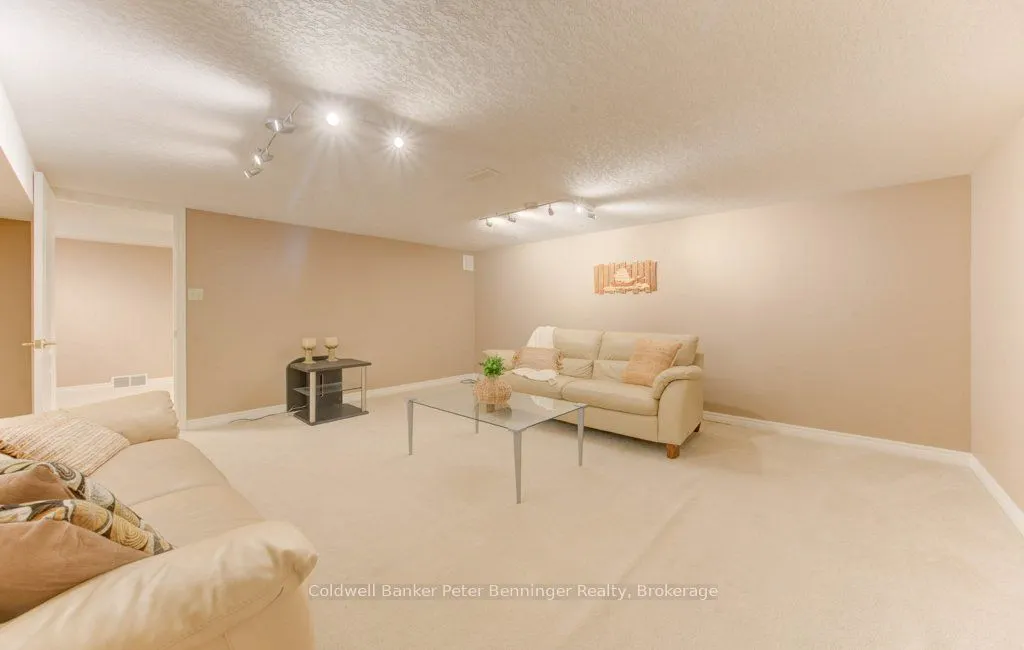 610 Stonebury Crescent