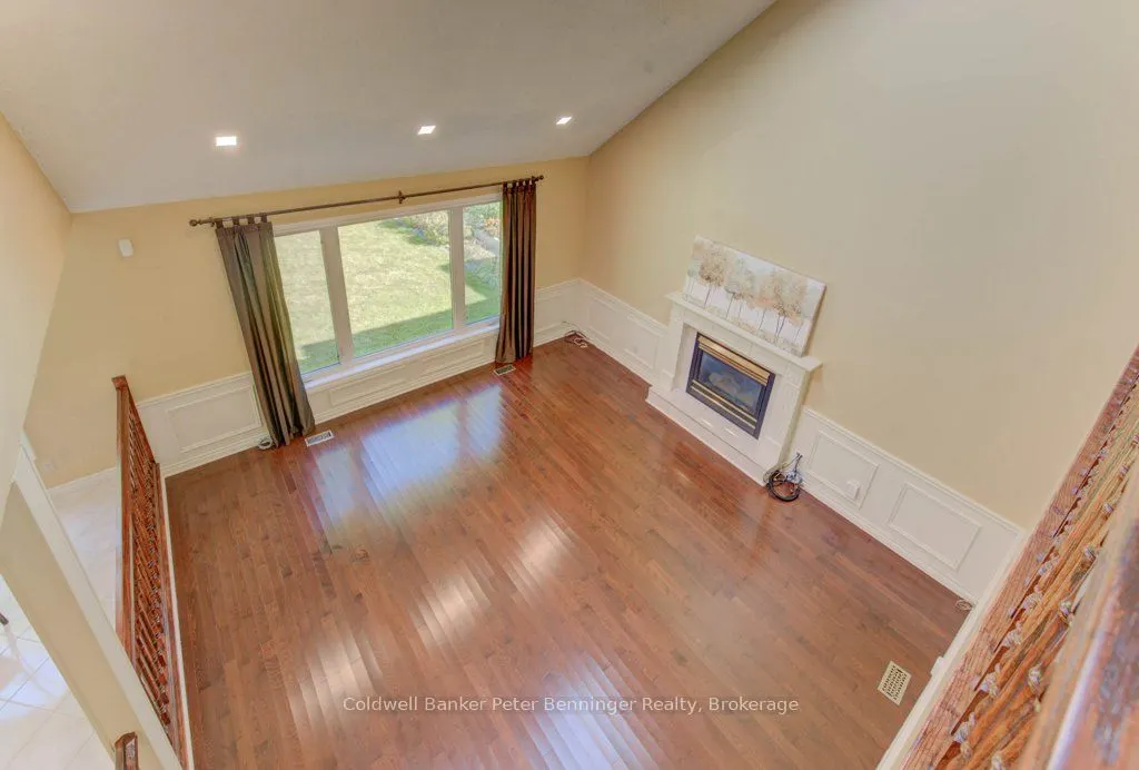 610 Stonebury Crescent