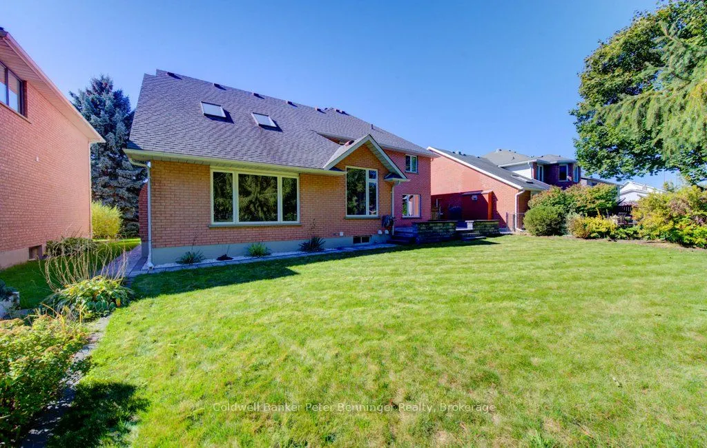 610 Stonebury Crescent