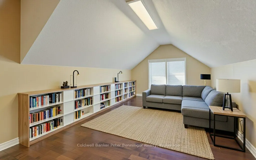 610 Stonebury Crescent