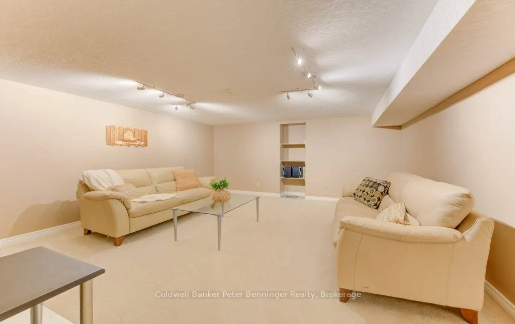 610 Stonebury Crescent