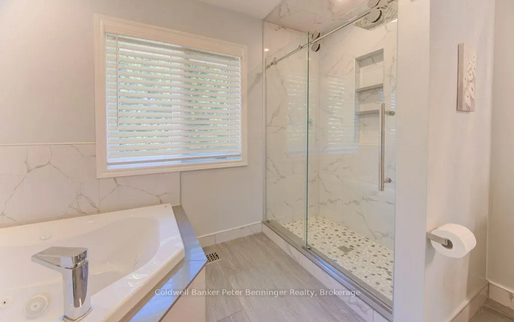 610 Stonebury Crescent