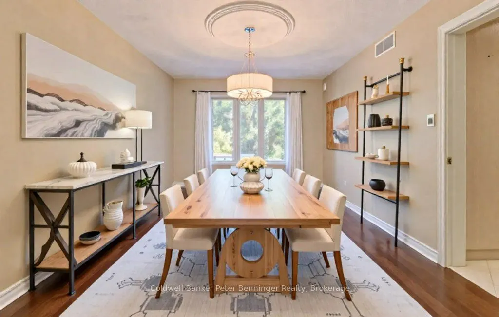 610 Stonebury Crescent