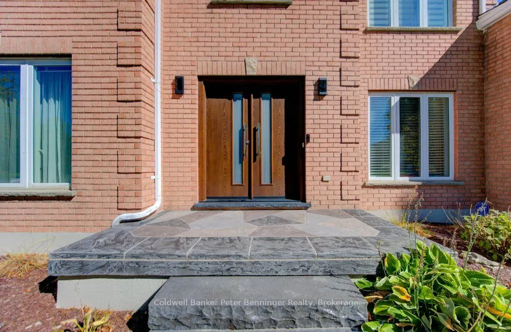 610 Stonebury Crescent