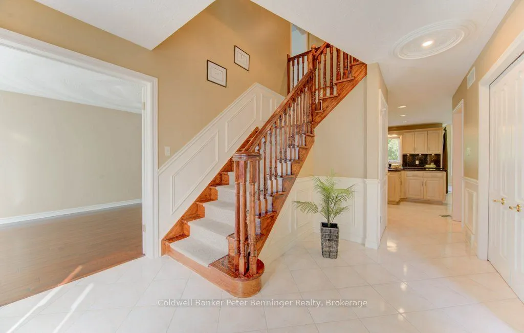 610 Stonebury Crescent