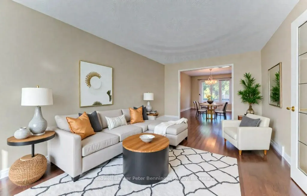 610 Stonebury Crescent