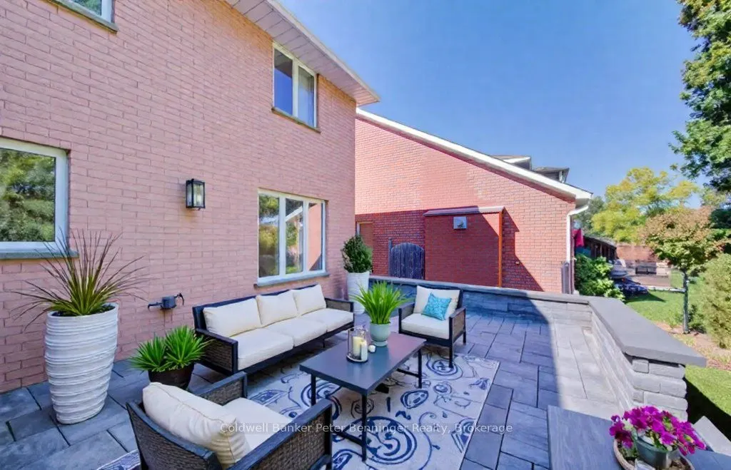 610 Stonebury Crescent