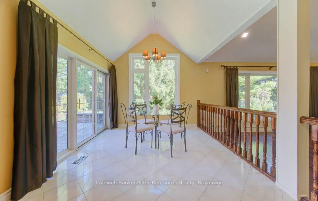 610 Stonebury Crescent