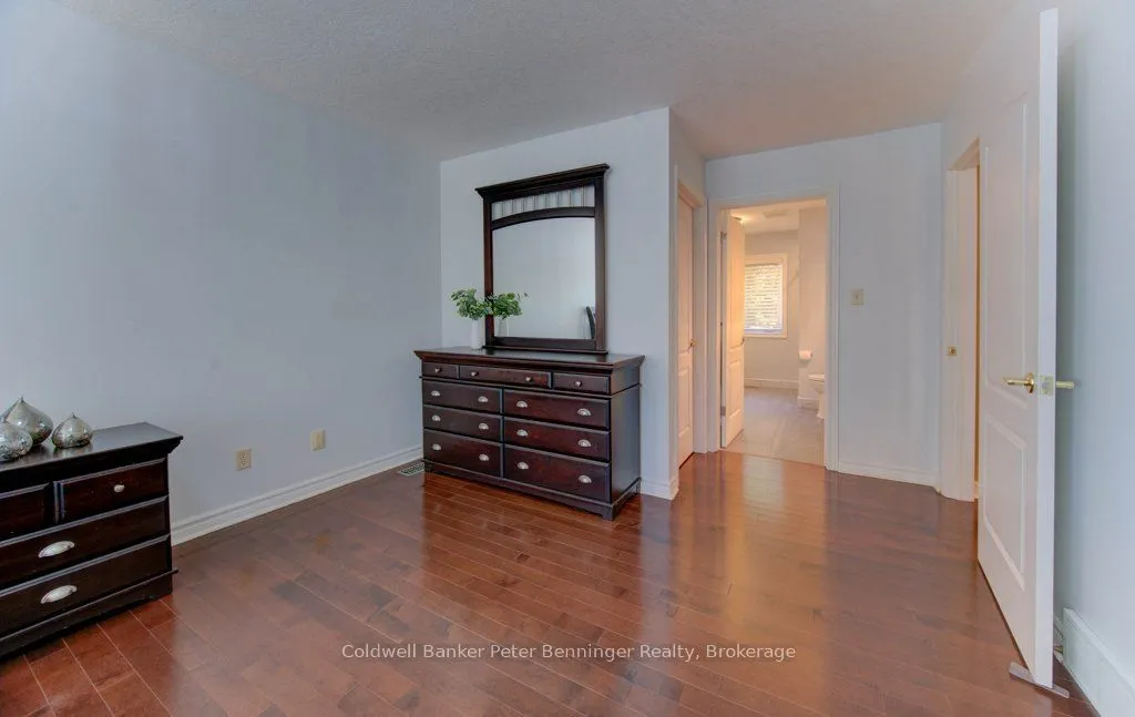 610 Stonebury Crescent