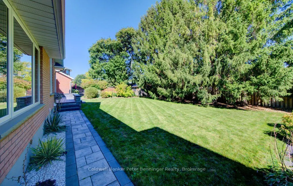 610 Stonebury Crescent