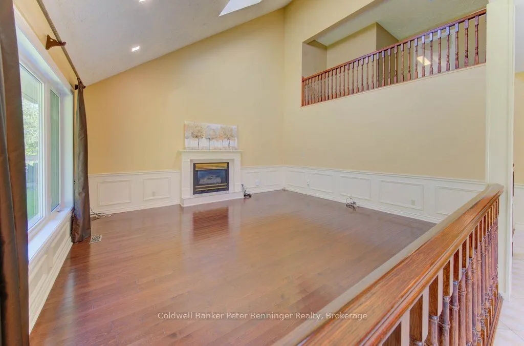 610 Stonebury Crescent