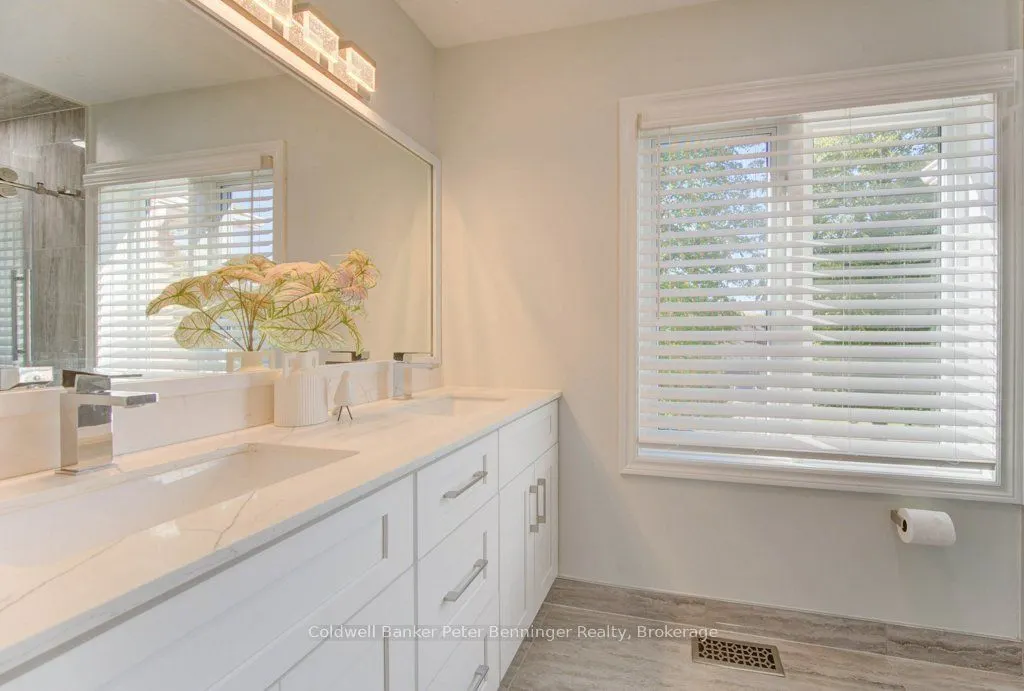 610 Stonebury Crescent