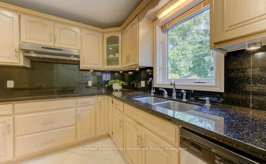 610 Stonebury Crescent