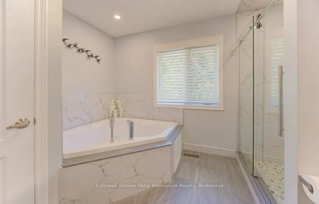 610 Stonebury Crescent