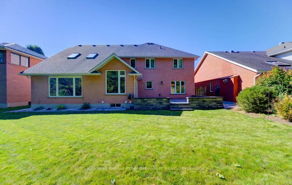 610 Stonebury Crescent