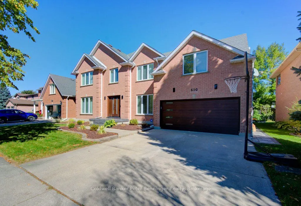 610 Stonebury Crescent