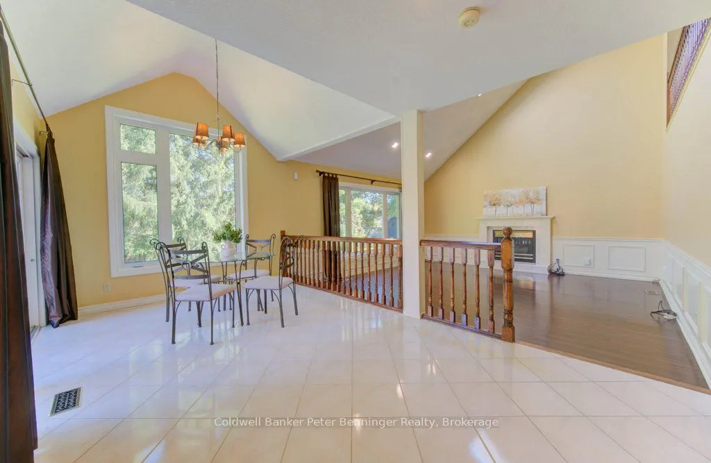 610 Stonebury Crescent