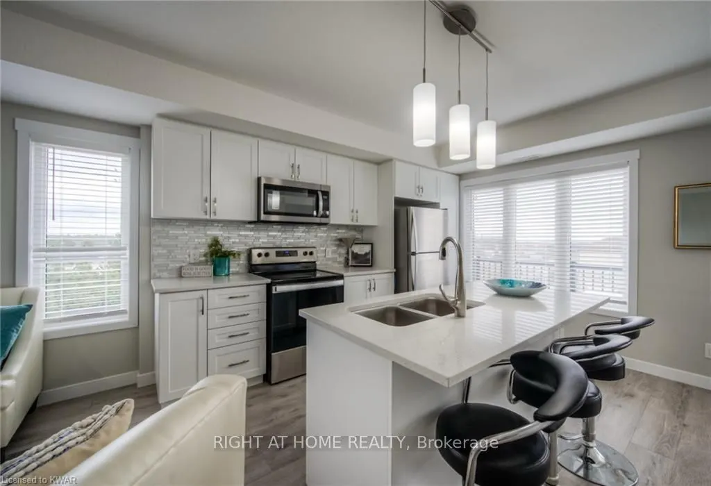 160 ROCHEFORT Street, #B-3