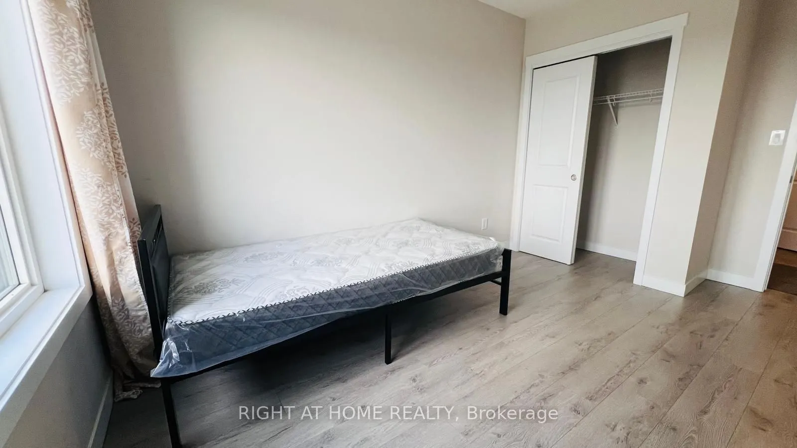 160 ROCHEFORT Street, #B-3