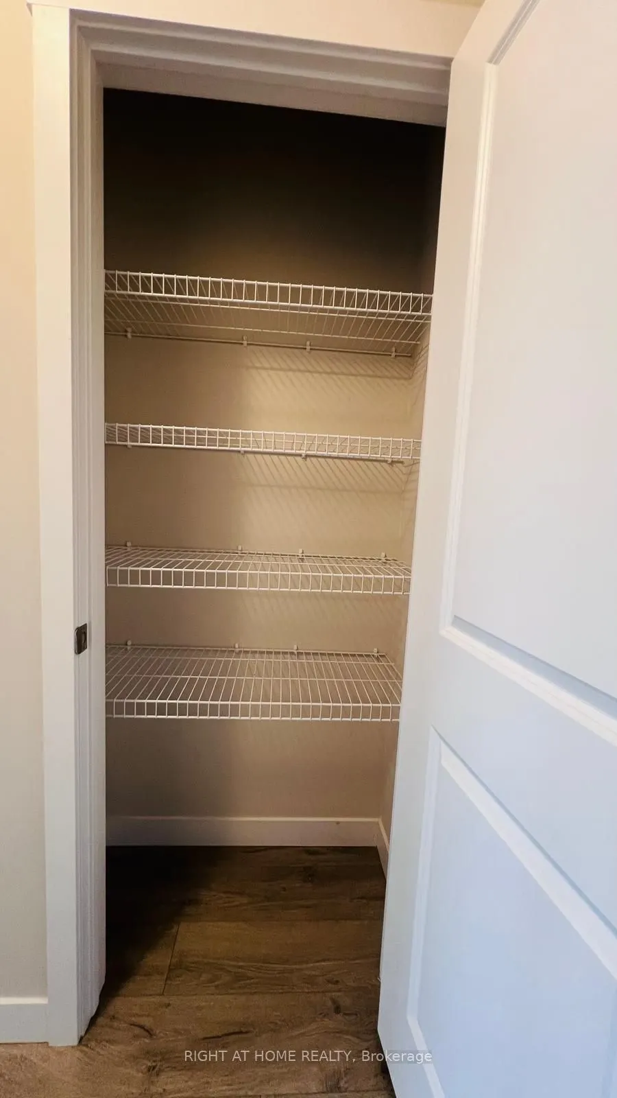 160 ROCHEFORT Street, #B-3