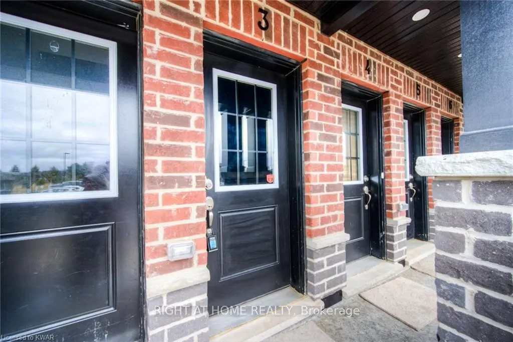 160 ROCHEFORT Street, #B-3