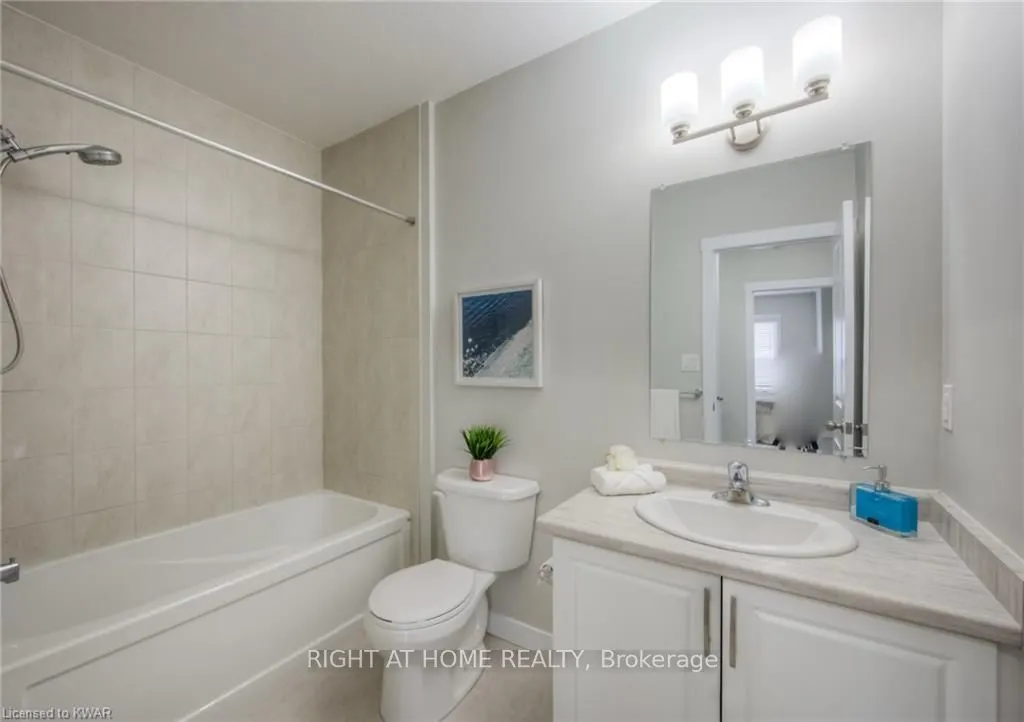 160 ROCHEFORT Street, #B-3