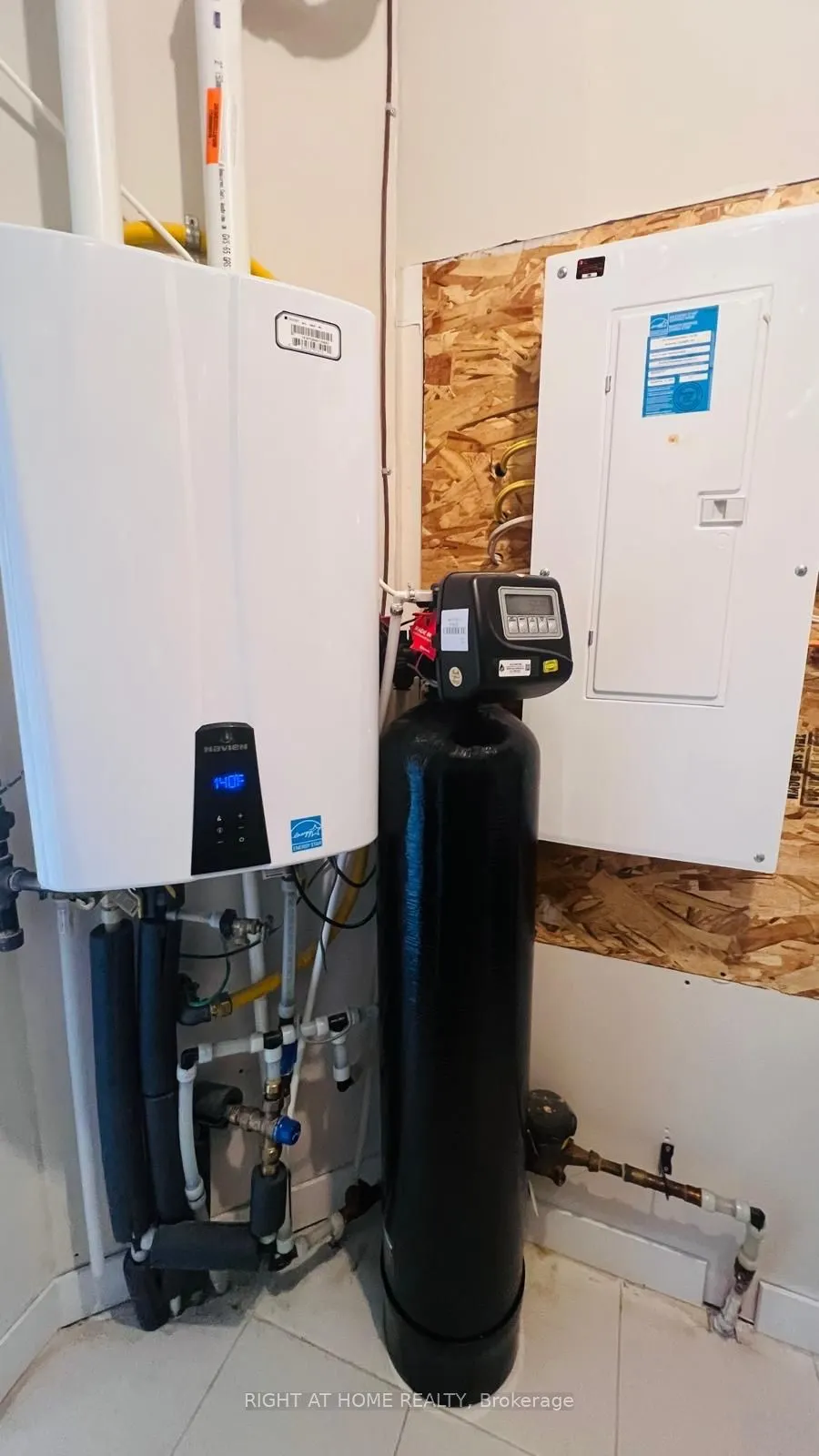 160 ROCHEFORT Street, #B-3