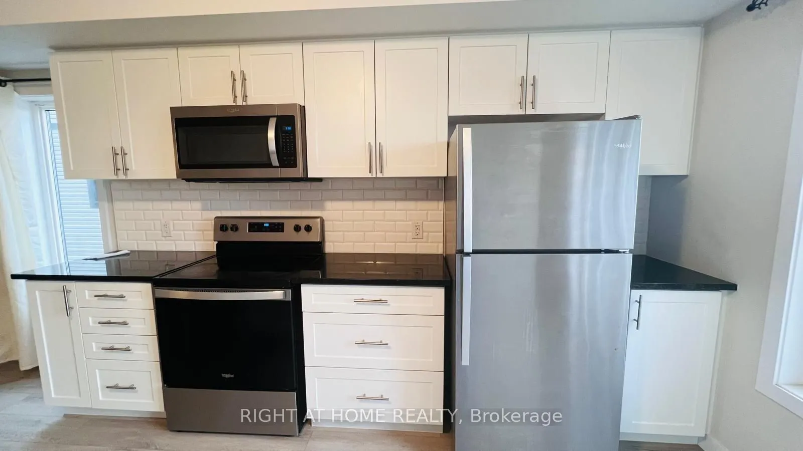 160 ROCHEFORT Street, #B-3