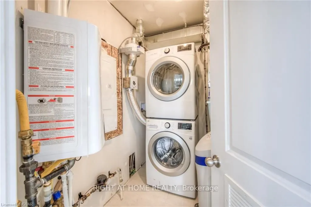 160 ROCHEFORT Street, #B-3