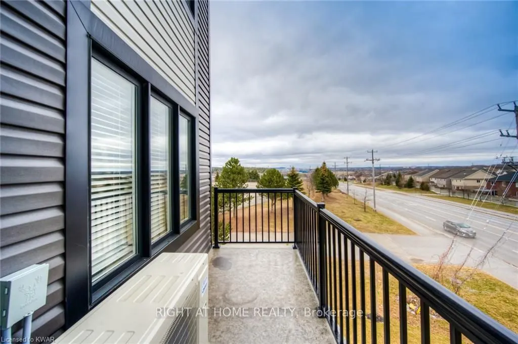 160 ROCHEFORT Street, #B-3