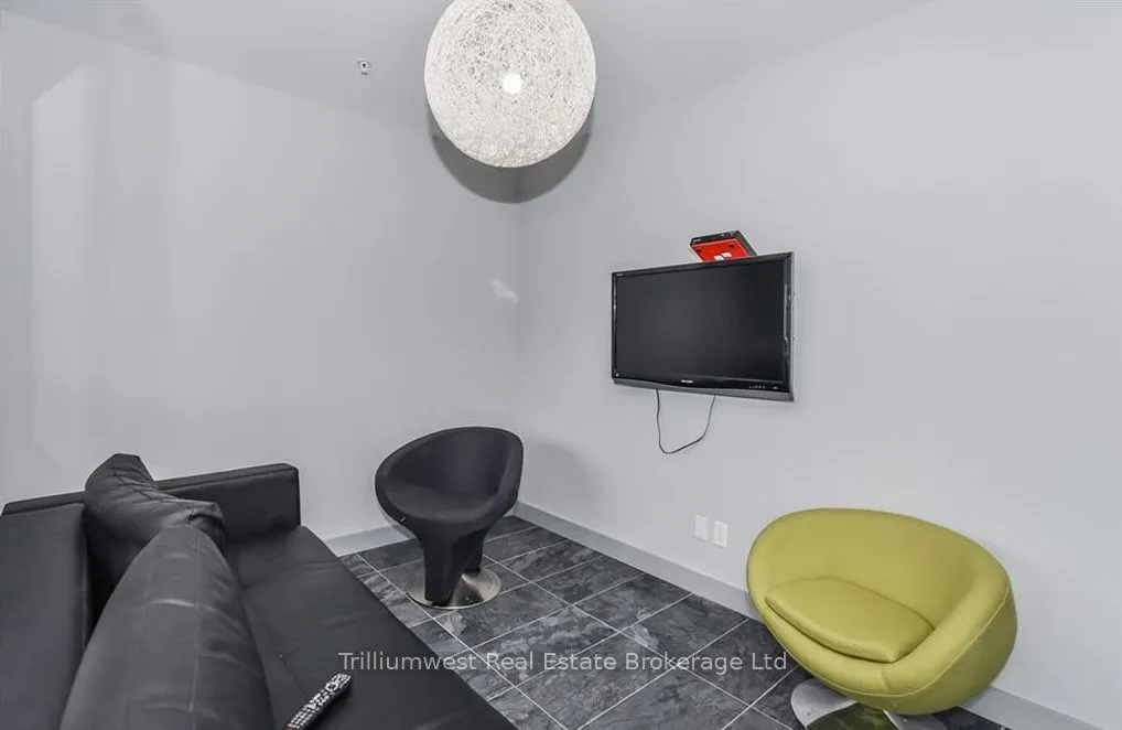 1 Victoria Street, #1204