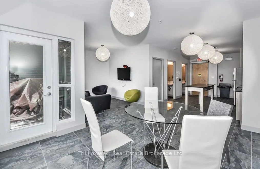 1 Victoria Street, #1204